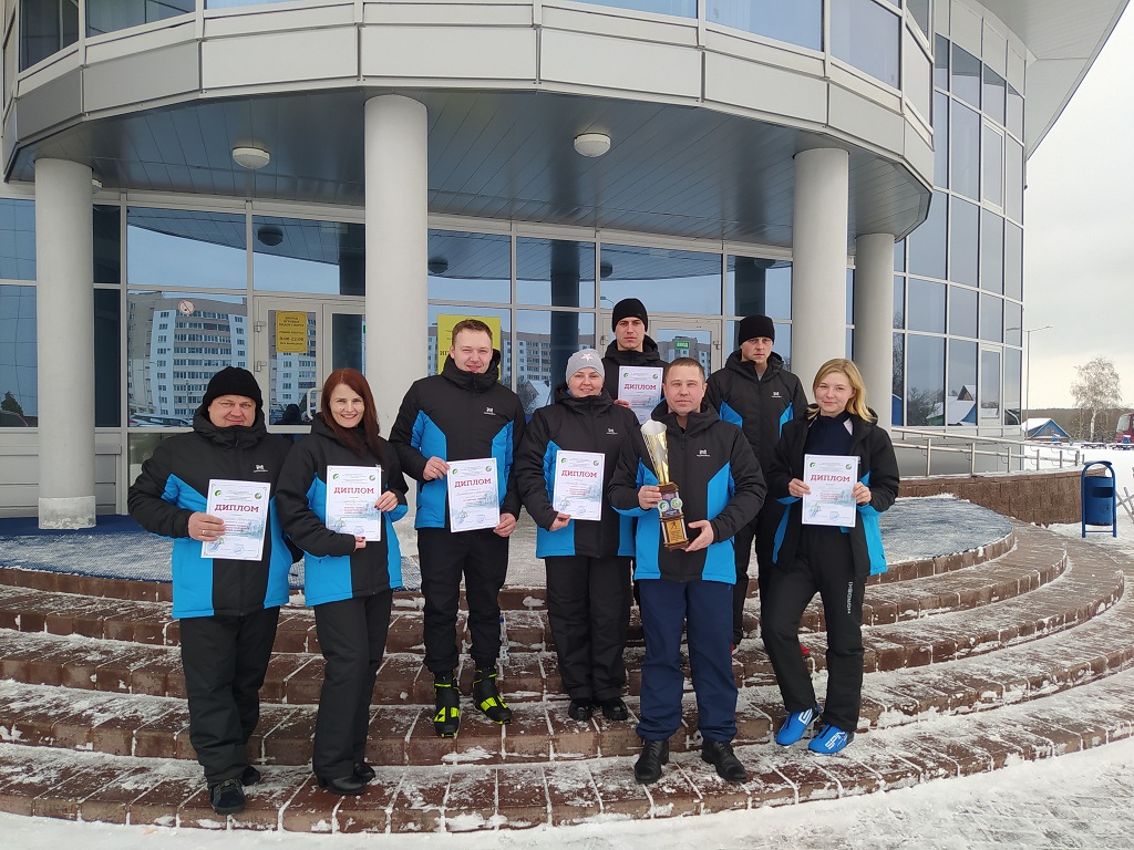 ЖЛОБИН ВОЗЛЕ ДВОРЦА СПОРТА